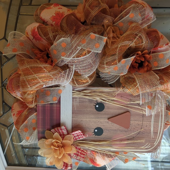 Pretty Betty Scarecrow Wreath - Picture 5 of 14